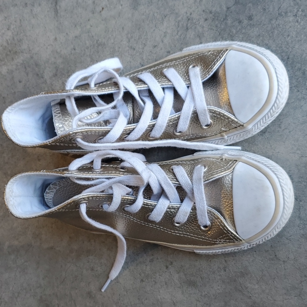 Gold converse